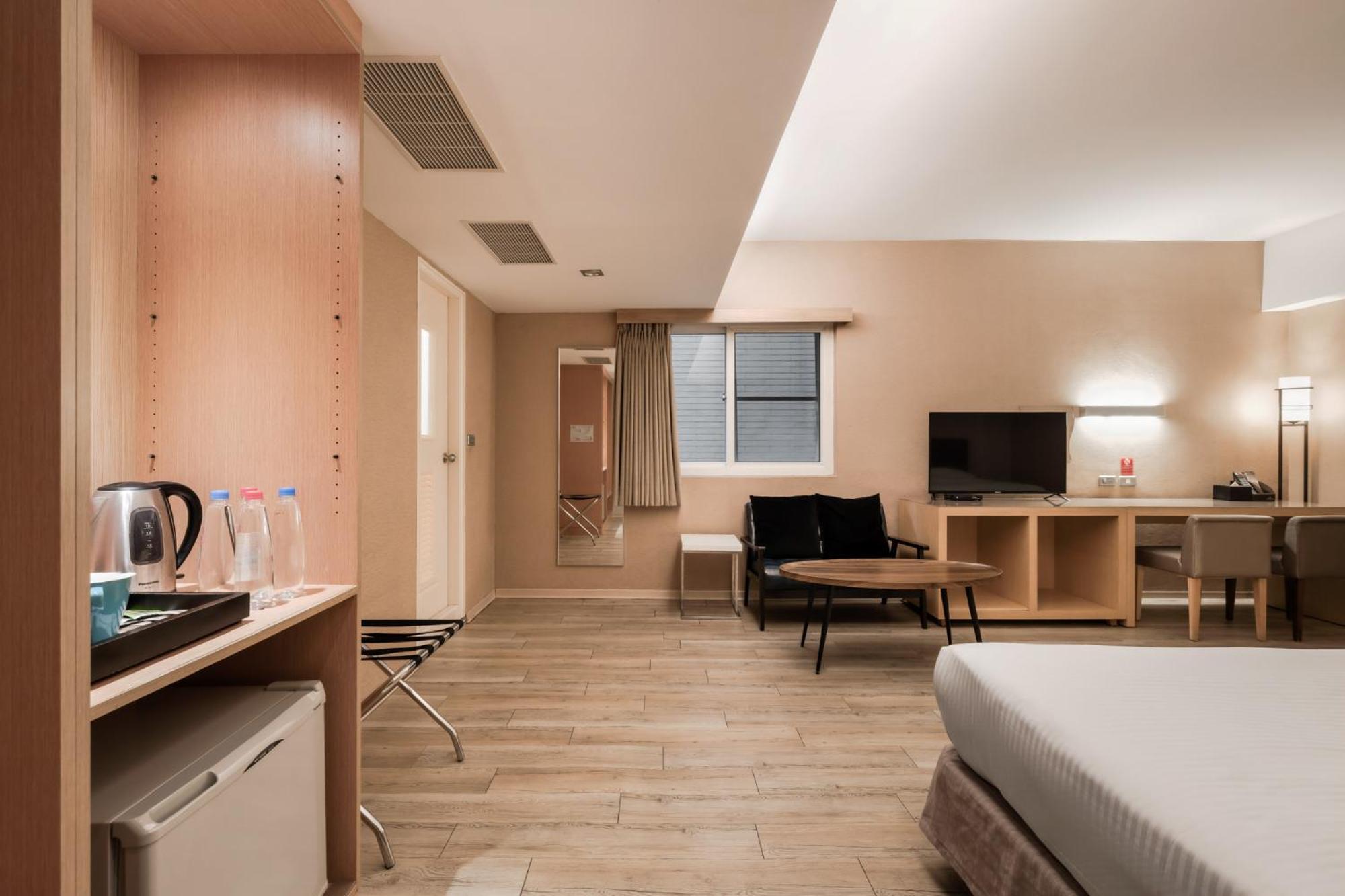 The Riverside Hotel Esthetics Kaohsiung Exterior photo