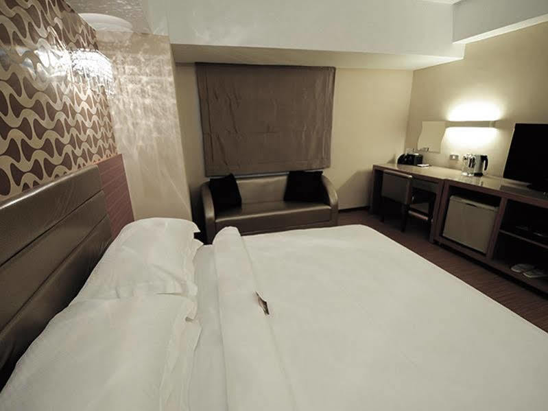 The Riverside Hotel Esthetics Kaohsiung Exterior photo
